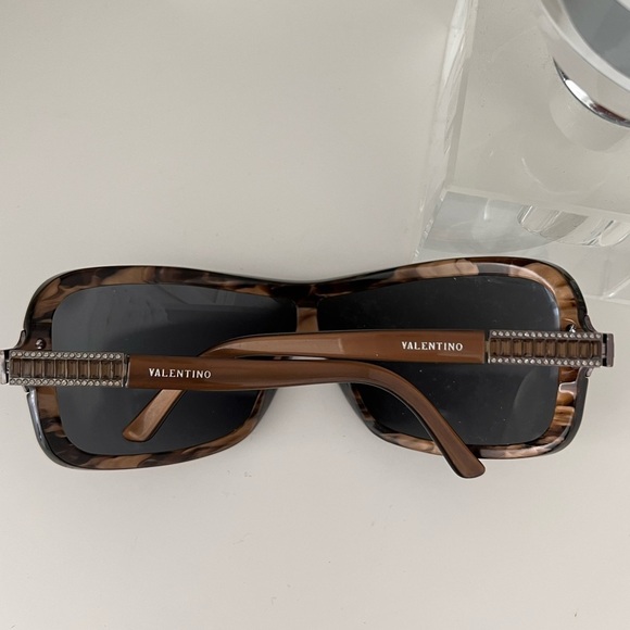 Valentino sunglasses. - Picture 4 of 4